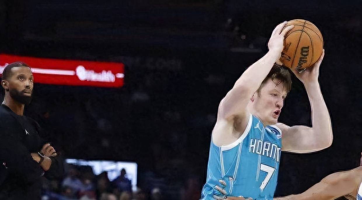 风云突变夏洛特黄蜂关键时刻队长鼓劲山东泰山远射贴柱备战NBA季后赛，连对手都承认：克里夫兰骑士迎来里程碑(山东泰山再度调整阵容)